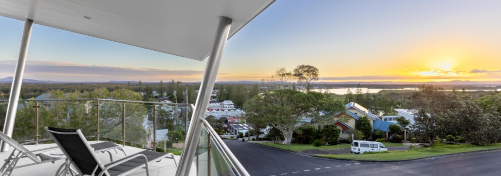 🌅✨ Experience Yamba’s Best Sunsets Plus a $150 December Christmas Bonus! ✨🌅